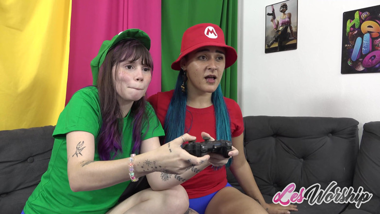 Les Worship: Teen Latina Babes Rafa and Saturn Explore Toys in Wild...