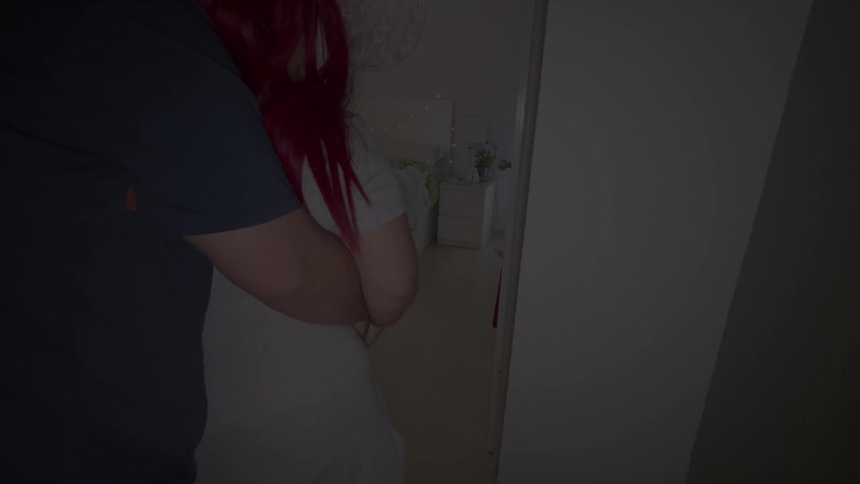 Chubby big booty: Manželka šuká nejlepšího přítele svého manžela, zatímco on sleduje a masturbuje