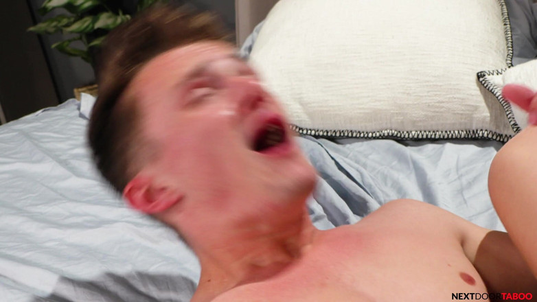 Next Door Studios: Nextdoorstudios To je Dr. Nevlastní brácho pro tebe
