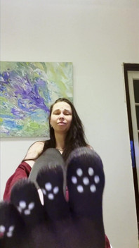 Renifle et lèche mes chaussettes moites après le yoga