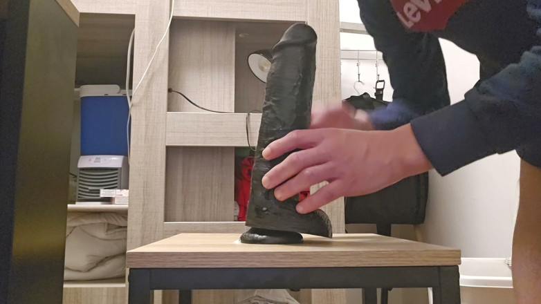 Assdildoxxl: Suge dildo 27x6,5cm și mergi pe scaun