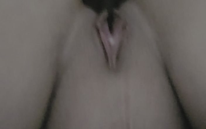 Missi Rae: 特写黑色弯曲的鸡巴在我紧致的阴户