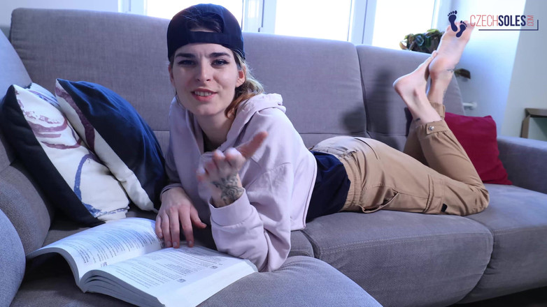 Czech Soles - foot fetish content: Seksi ayaklı üniversiteli kız seninle anlaşma yaptı bakış açısı