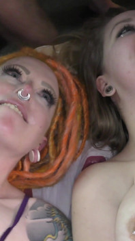 Chicas cachondas van gangbang de polla Mad_2