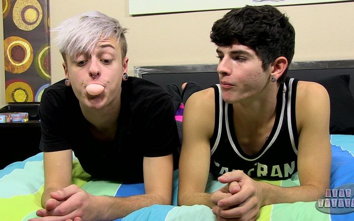 Bare Twinks: Ohne gummi knackarsch-kaugummi-jungs