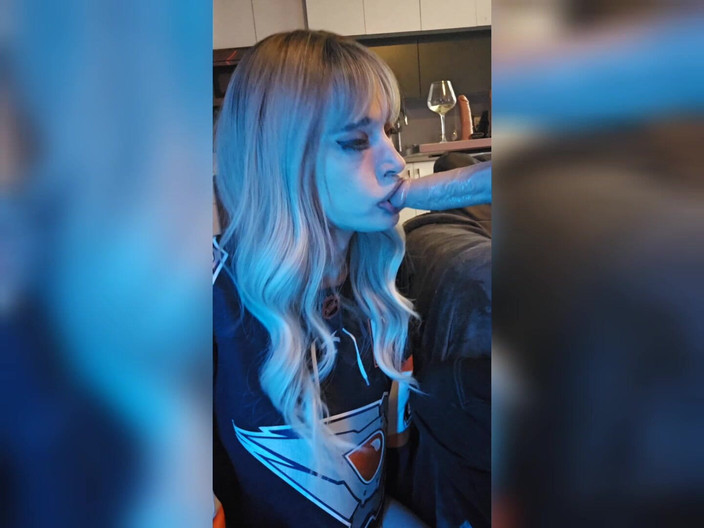 August Harper: Trans Girl August Harper przegrywa playoff bet i pieprzy się