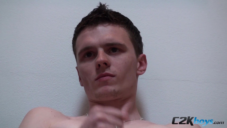 C2K Boys: Jurij ci lascia tradire mentre si masturba nuda su un...
