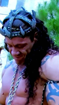 Festa cosplay con ginger hell si scala completamente - scopata all'aperto con Tarzan