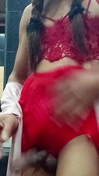 Sissy en baño público