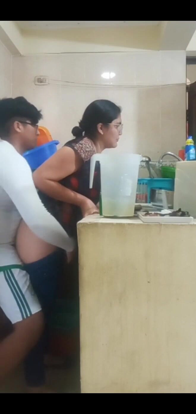 E-Alfa: Mucama follada por su jefe, mi esposa casi nos atrapa