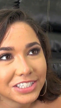 Tesão selvagem bebê Karlee Grey ama um pau grande e recebe boca cheia de porra