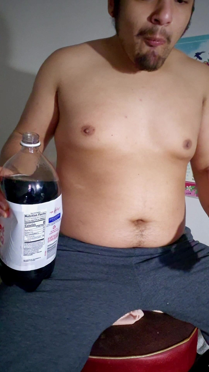 NakyJoss: Indefenso eructar ex jock libera vientre de bolas gaseándose