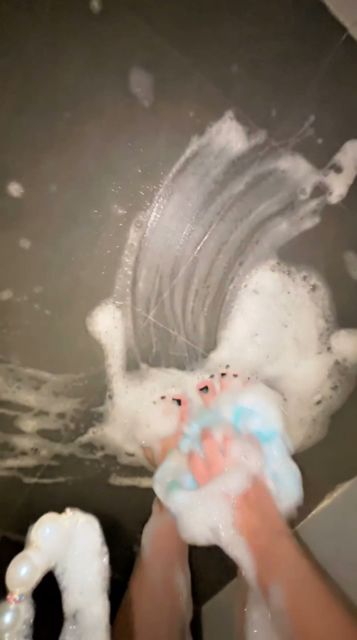 Tatto womane: Shower Feet