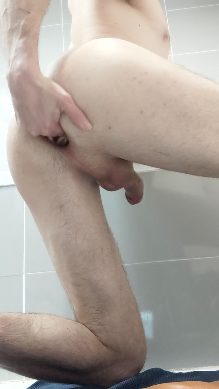 Mike Bi: Chowam ogromne dildo w tyłku