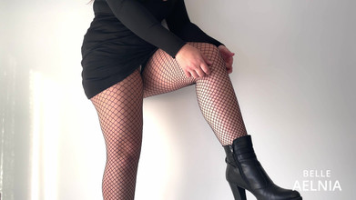 Belle-Aelnia: İç çamaşırlı ve fileli sürtük olmak götümü ve amımı azdırıyor ve...