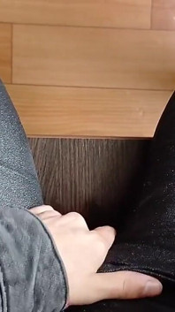 Riskantní lesbická masturbace v kanceláři