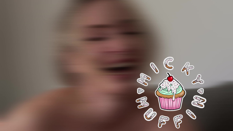 Micky Muffin Studio: Голий чоловік працює!
