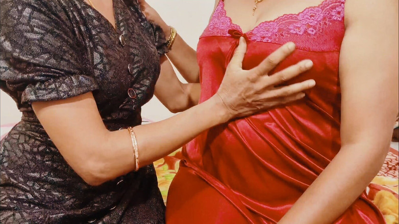 Sheela Jackson: Menjilat pepek awek lesbian Tamil bahagian 3