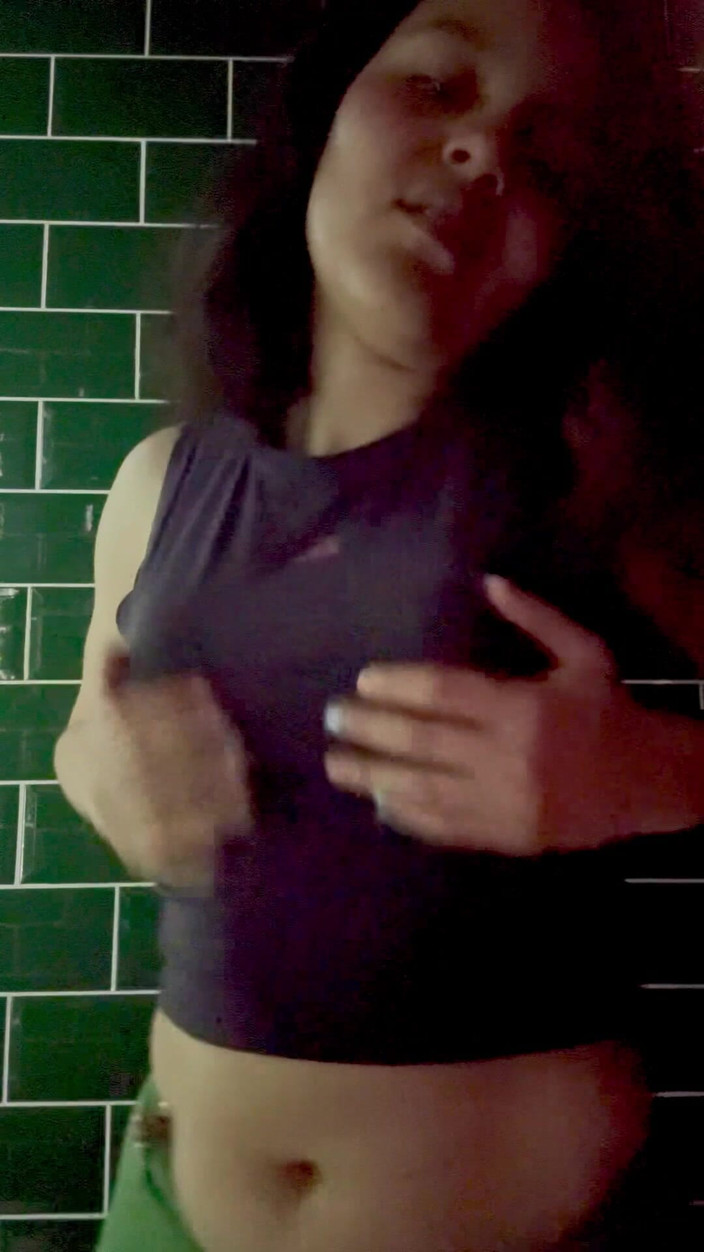 scarlettandc: Ich liebe es, zu tanzen und mich selbst in badezimmern...