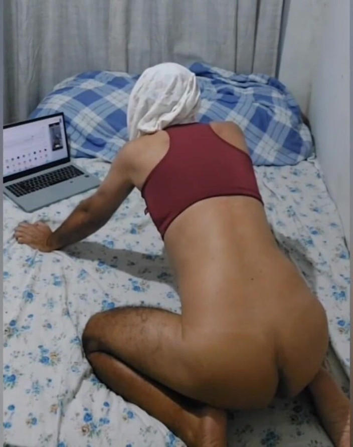 Ladysilvas: Ladysilva trên giường khỏa thân làm webcam cho thấy cặp...