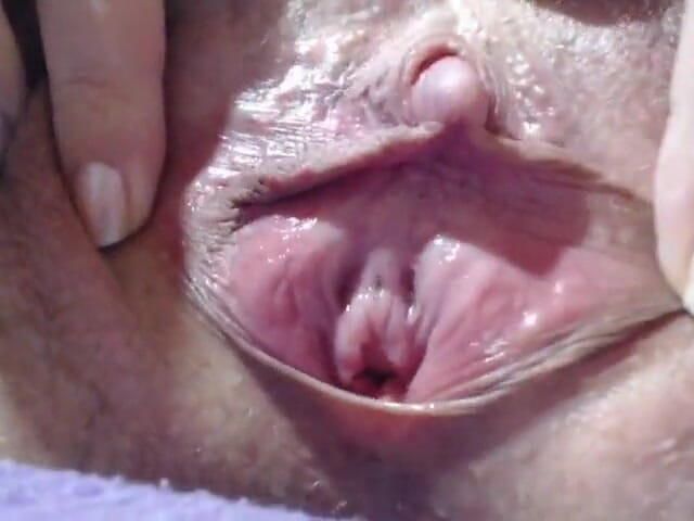 Cuteblonde666: Remaja amatir masturbasi klitoris besar dan orgasme