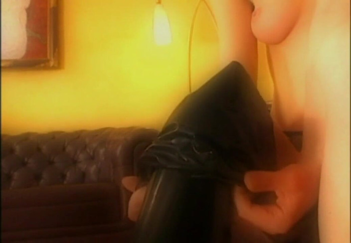 Absolute BDSM films - The original: Сексуальна красуня в латексній сукні
