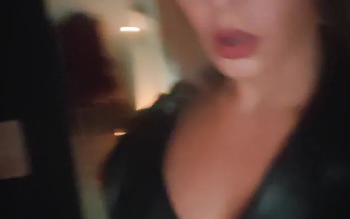 DeesseJulia: Preparation of My Dungeon and Wetlook Outfit - Maitresse Julia