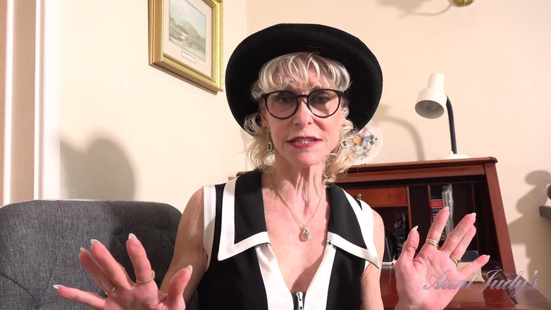 Aunt Judy's: Auntjudys - Dee Lite, Ta Patronne GILF Mature Vous Suce Une...