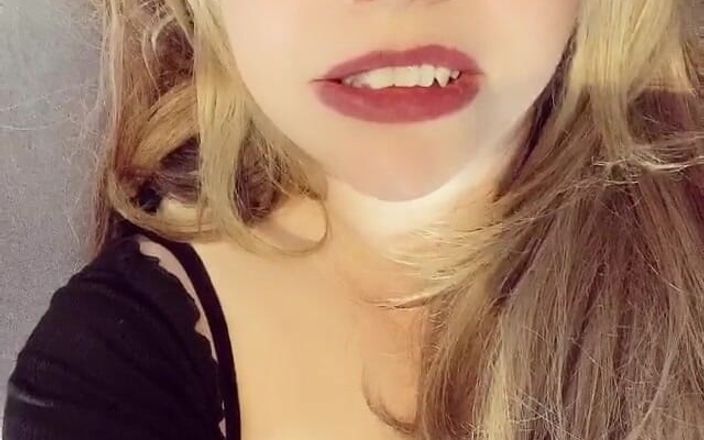 Alicia Rhodes: Milf emite de mi gatito palpitante después de cortar el...