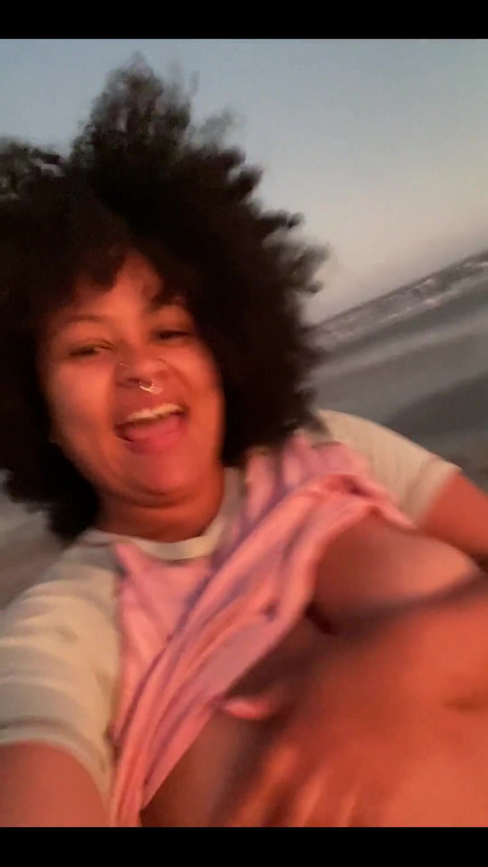Cutiepiie Chubby: Sunset the Beach і я без бюстгальтера демонструє мої цицьки