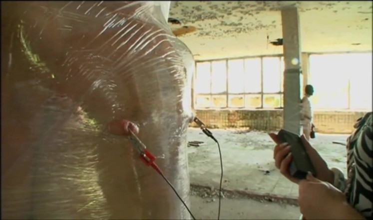 Absolute BDSM films - The original: Humiliating wrapped in foil