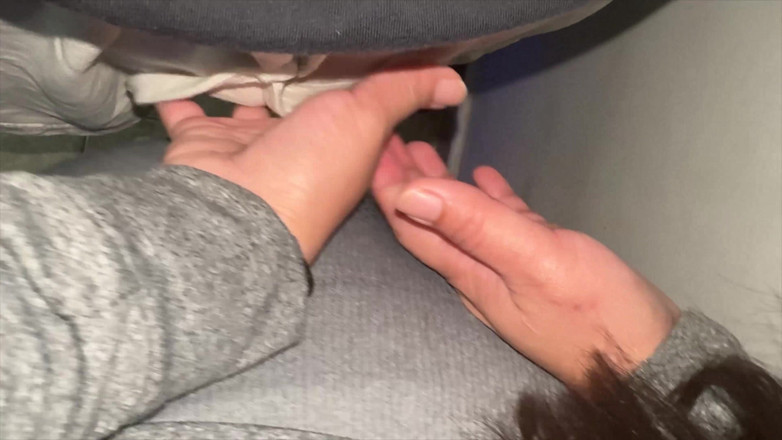 CoupleOfHotSins: Mädchen Mit Dicken Hintern Packt Den Schwanz Eines Fremden