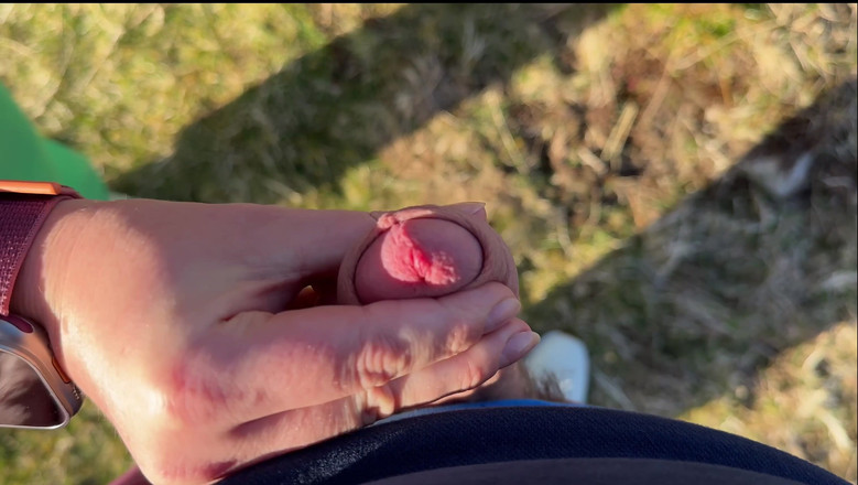 Emma Voyeur: सार्वजनिक रूप से पथपाते हुए पकड़ा गया ... उसने मुझे खत्म करने में मदद की