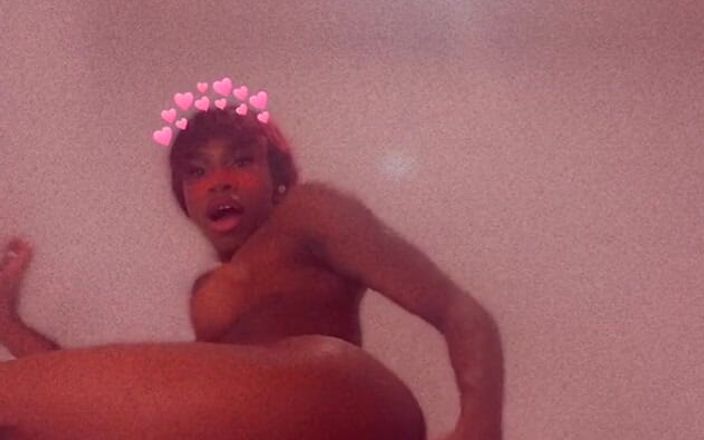 AJ180: Aj180: Saya Perlu Dikongkek, Tetapi, Dildo Ini Membantu