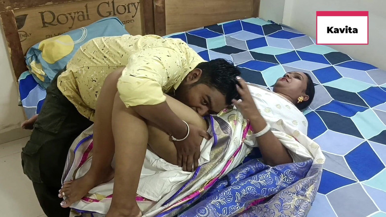 Kavita _zawazawi: Kavita, tatie desi indienne tamoule, baise avec son amant, léchage...