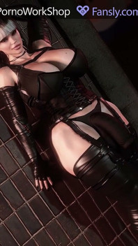 Ein asiatisches futanari in einem Leder-BDSM-Anzug fickt eine schöne asiatische Frau in den mund und kommt auf ihr gesicht.