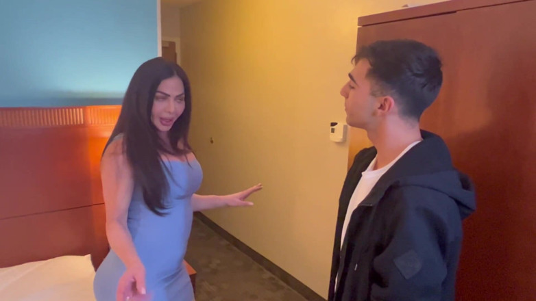Milflicious: Nina y el botones