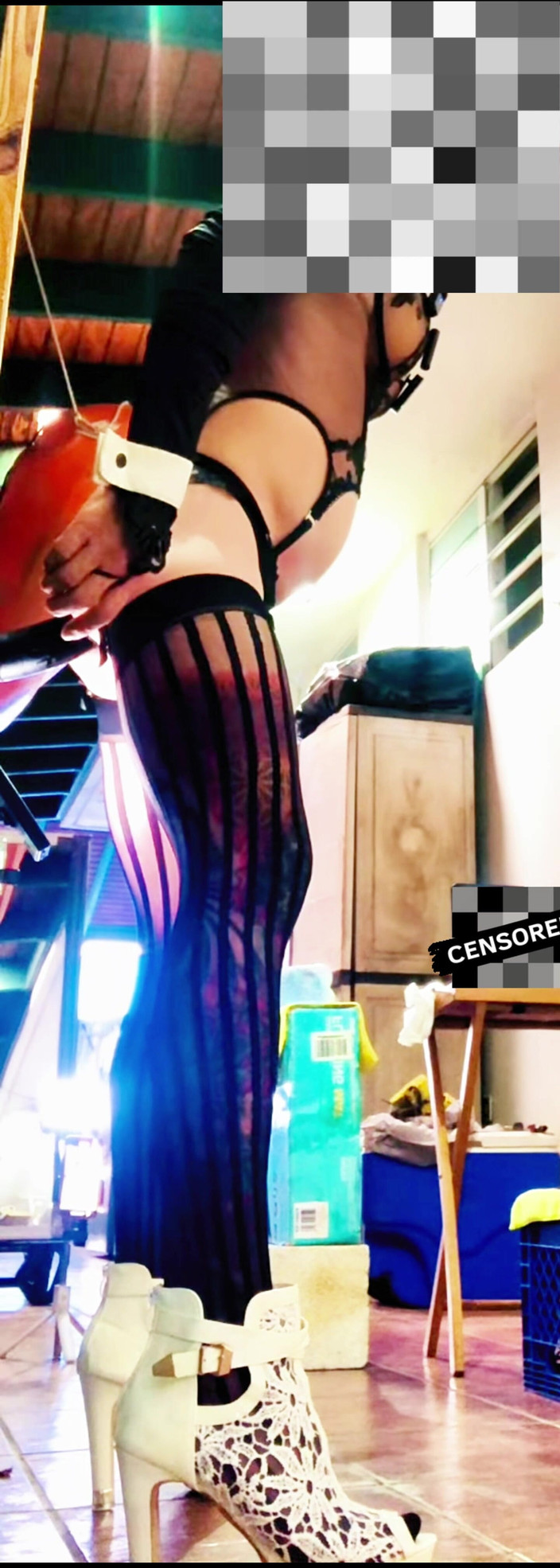 Benito414: Sexy transgênero meia preta cavalgando vibrador anal na parede