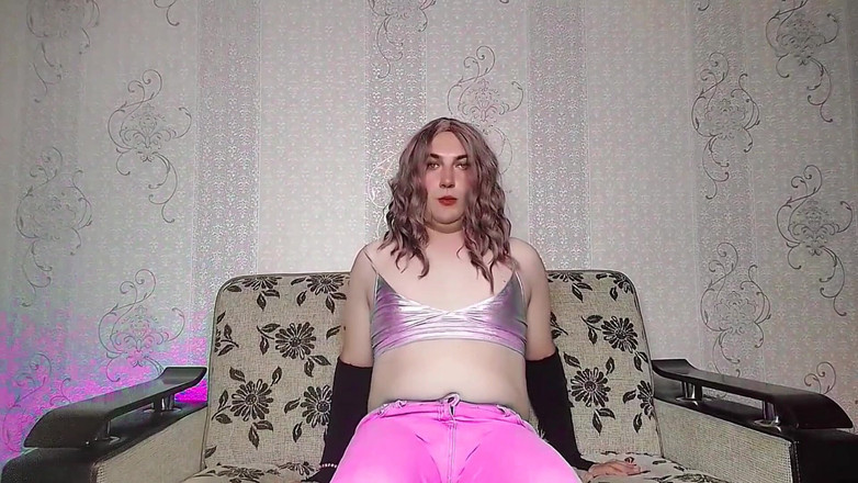 Kitty_Cross: Lelaki pondan comel menarik peluh terlampau besar di kaki terdedah