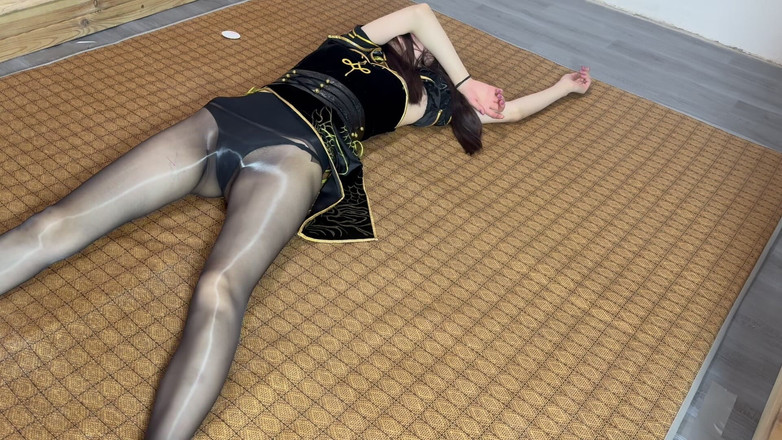 Yanmou: 춘리 광택 블랙 + 의자 M 다리 (1부)