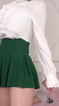 Tetas gigantes en camisa ajustada