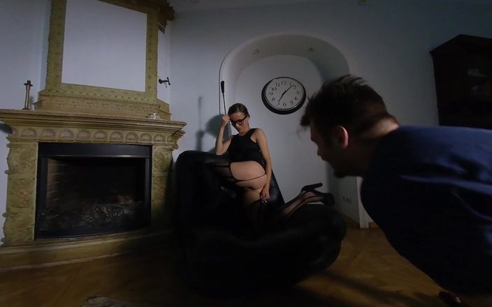FeelMeVR: Paula Wielkie cycki babe bicie się w Old House Vr180...