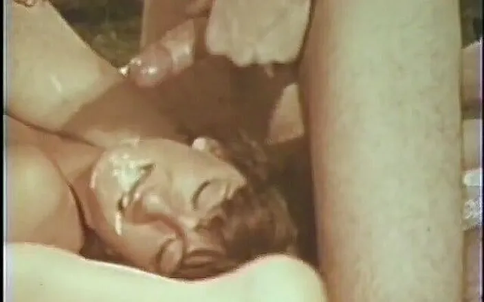 Vintage Usa: Threesome outdoor vintage fuck with sexy chicks