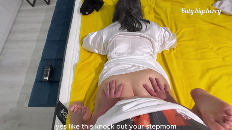 Katybigcherry: La cura speciale del matrigna termina con un creampie anale