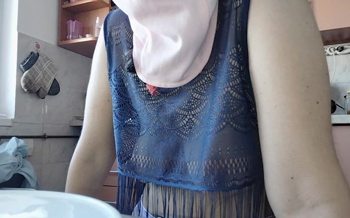 Amateur_MS: Buceta morena peluda, peitões, mulher peluda sensual na cozinha