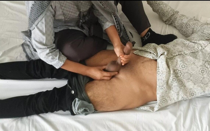 Sagita Sharm: Mama vitregă îi oferă din greșeală Viagra fiului ei vitreg sau îl...