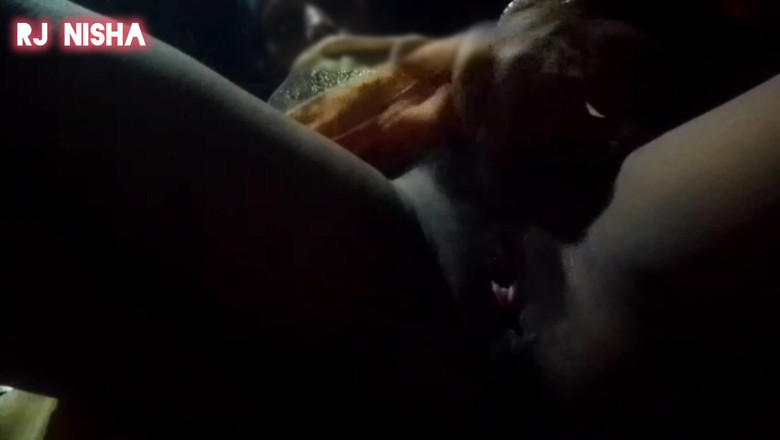 RJ NISHA: Desi Bhabhi Rj Nisha masturbuje indickou bhabhi