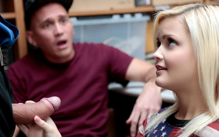 Shop Lyfter: Подругу-блондинку охранник перед бойфрендом