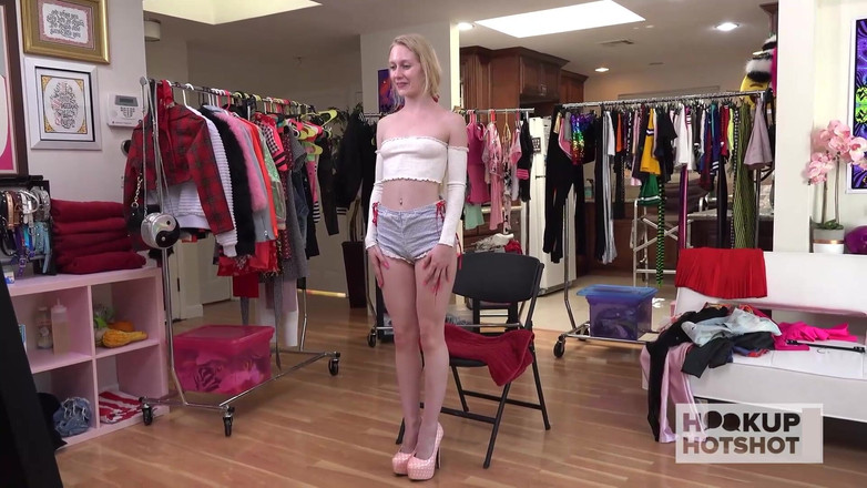 HookUp HotShot-BTS: Bts - Awek kecil molek Emma Starletto Bertanya Bryan gozzling untuk...