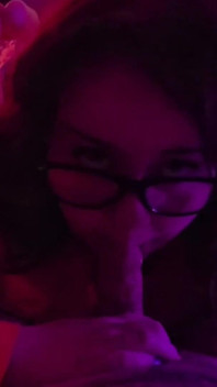 Pompino salivoso, footjob e cazzo? Jinkies!